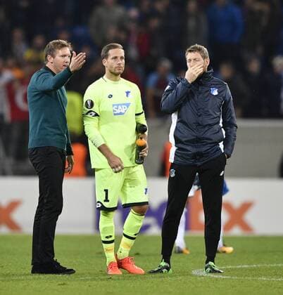 Nach dem Spiel: Trainer Coach Julian Nagelsmann TSG 1899 Hoffenheim im Gespräch Diskussion mit Torwart Oliver Baumann TSG 1899 Hoffenheim (Mitte) und Torwart-Trainer Torwarttrainer Michael Rechner (rechts) TSG 1899 Hoffenheim vs Istanbul BB Medipol Basaksehir Europa League 19.10.2017 TSG 1899 Hoffenheim vs Istanbul BB Medipol Basaksehir