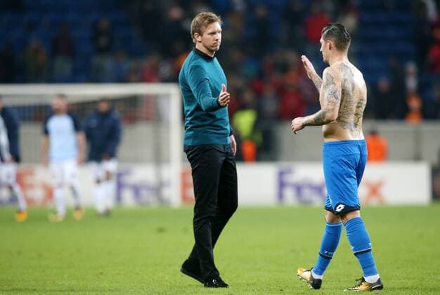 Fussball Europa League: TSG 1899 Hoffenheim - Istanbul Basaksehir, Gruppe C am 19.10.2017 in der Wirsol Rhein Neckar Arena, xmdx, 3-1 Sieg fuer Hoffenheim, Julian NAGELSMANN (Trainer, 1899 Hoffenheim) mit Steven ZUBER (17, 1899 Hoffenheim) TSG 1899 Hoffenheim - Istanbul Basaksehir