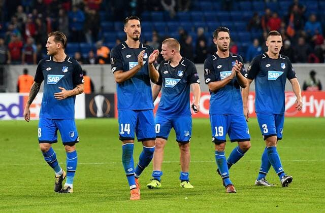 19.10.2017, xfux, Fussball Europa League, TSG 1899 Hoffenheim - Istanbul Basaksehir FK, emspor , v.l. Sandro Wagner (1899 Hoffenheim) und Mark Uth (1899 Hoffenheim) und Pavel Kaderabek (1899 Hoffenheim) und Spieler TSG 1899 Hoffenheim jubeln jubelt nach Spielende. Sinsheim