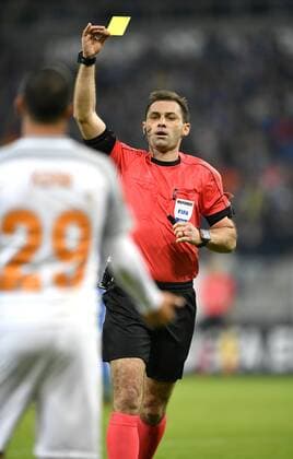 Dmitri Mosyakin (RUS) zeigt Kerim Frei Istanbul BB Medipol Basaksehir gelbe Karte, Gelb, Verwarnung TSG 1899 Hoffenheim vs Istanbul BB Medipol Basaksehir Europa League 19.10.2017 TSG 1899 Hoffenheim vs Istanbul BB Medipol Basaksehir