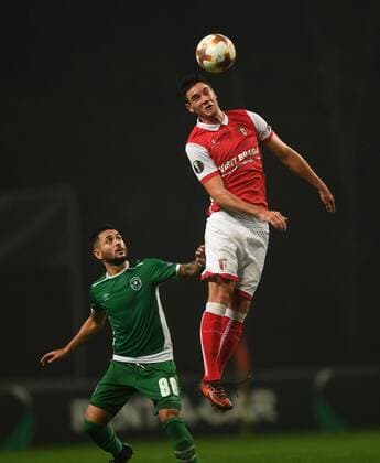(171020) -- BRAGA, Oct. 20, 2017 -- Nikola Vukcevic(R) of Braga vies with Wanderson of Ludogorets during the Europa League soccer match between SC Braga and PFC Ludogorets 1945 at the Braga Municipal Stadium in Braga, Portugal, on Oct. 19, 2017.) (SP)PORTUGAL-BRAGA-EUROPA LEAGUE-SC BRAGA VS PFC LUDOGORETS ZhangxLiyun 