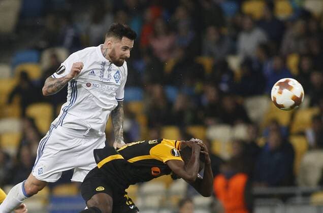 October 19, 2017 - Tamas Kadar (L ) of Dynamo vies for the ball with Kasim Nuhu (R) of Young Boys during the UEFA Europa League Group B soccer match between FC Dynamo Kyiv and FC Young Boys at the NSK Olimpiyskyi in Kyiv, Ukraine, October 19, 2017. The UEFA Europa League Group B soccer match between FC Dynamo Kyiv and FC Young Boys at the NSK Olimpiyskyi in Kyiv. - ZUMAs334 80533917st Copyright: xAnatoliixStepanovx