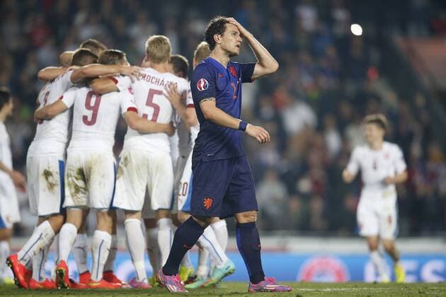 PRAAG , Stadion Generali Arena, voetbal , 09-09-2014 , EK kwalificatiewedstrijd Tsjechie - Nederland , balende Daryl Janmaat na afloop tsjechie - nederland