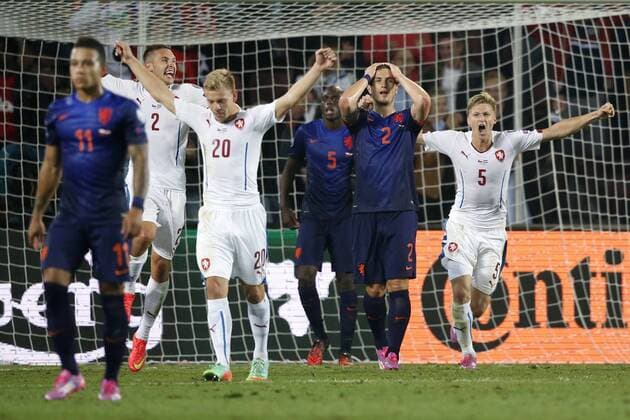PRAAG , Stadion Generali Arena, voetbal , 09-09-2014 , EK kwalificatiewedstrijd Tsjechie - Nederland 2-1. Nederland geeft de wedstrijd vlak voor tijd weg door een blunder van Darryl Janmaat tsjechie - nederland