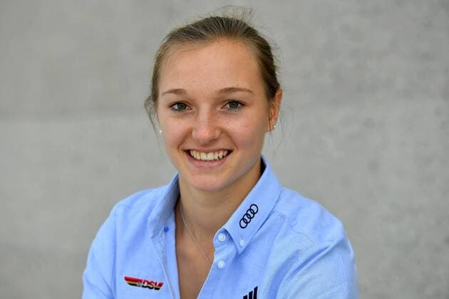 Katharina ALTHAUS (Skisprung),privat,Fotoshooting, Einzelbild,angeschnittenes Einzelmotiv,Portraet,Portrait,Porträt. DSV ,Deutscher Skiverband,Pressetermin anlaesslich der Einkleidung im Carmen Wuerth Forum in Kuenzelsau am 19.10.2017, Saison 2017 2018 .