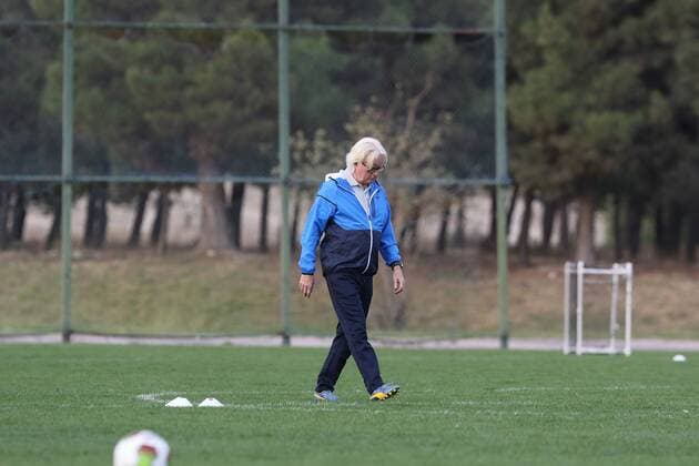 Persian Gulf Pro League Esteghlal Teheran training Winfried Schäfer 