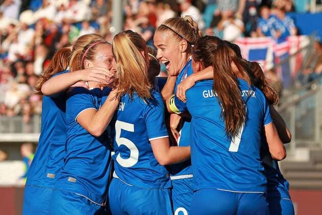 20.10.2017, xavx, Fussball WM Qualifikation Frauen, Deutschland - Island, emspor, v.l. celebrate the goal, Torjubel zum 0:1 durch Dagny Brynjarsdottir (Island Iceland) Wiesbaden