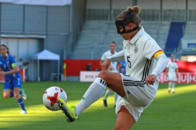 20.10.2017, xavx, Fussball WM Qualifikation Frauen, Deutschland - Island, emspor, v.l. Babett Peter (Deutschland Germany) Wiesbaden