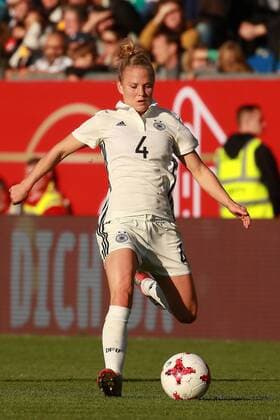 20.10.2017, xavx, Fussball WM Qualifikation Frauen, Deutschland - Island, emspor, v.l. Leonie Maier (Deutschland Germany) am Ball. Einzelbild, Freisteller Wiesbaden