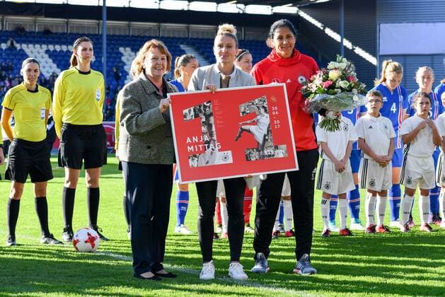 Verabschiedung Ehrung Anja Mittag, Fussball, WM 2019 - Qualifikation Deutschland - Island,
