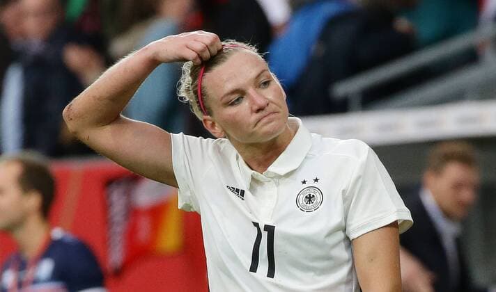 Wiesbaden , Fußball Länderspiel Frauen WM Qualifikation , Deutschland vs. Island , Alexandra Popp ( GER )