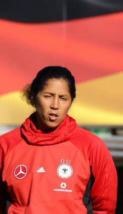 Bilder des Tages - SPORT Wiesbaden , Fußball Länderspiel Frauen WM Qualifikation , Deutschland vs. Island , Steffi Jones ( Trainerin Deutschland )