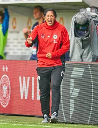 Steffi JONES, Trainerin Cheftrainerin DFB Damen Torjubel, Jubel nach dem Tor zum 2-3 Jubel, jubeln, jubelt, Freude, Emotionen, Feiern, Lachen, jubelt, freuen, reisst die Arme hoch, ballt die Faust DEUTSCHLAND - ISLAND 2-3 Fussball Laenderspiel Damen Qualifikation zur WM 2019 in Frankreich , Wiesbaden, Deutschland 20.10.2017