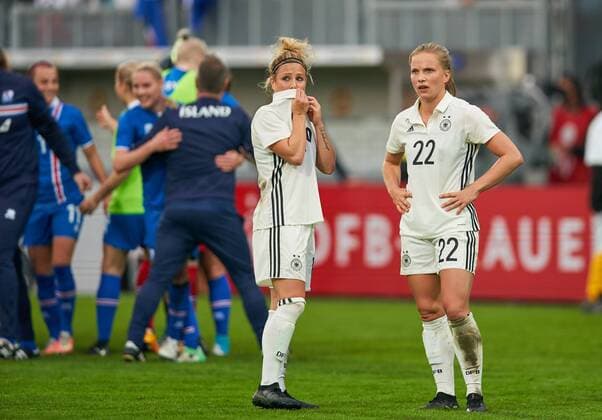 Tabea KEMME, DFB 22 Svenja HUTH, DFB 19 Emotionen, enttaeuscht, Enttaeuschung, Frust, frustriert, Trauer ,traurig, verzweifelt, Verzweiflung DEUTSCHLAND - ISLAND Fussball Laenderspiel Damen Qualifikation zur WM 2019 in Frankreich , Wiesbaden, Deutschland 20.10.2017