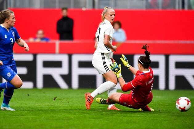 Lea Schüller (Deutschland) (9) schiesst zum 2:3 ein, Fussball, WM 2019 - Qualifikation Deutschland - Island,