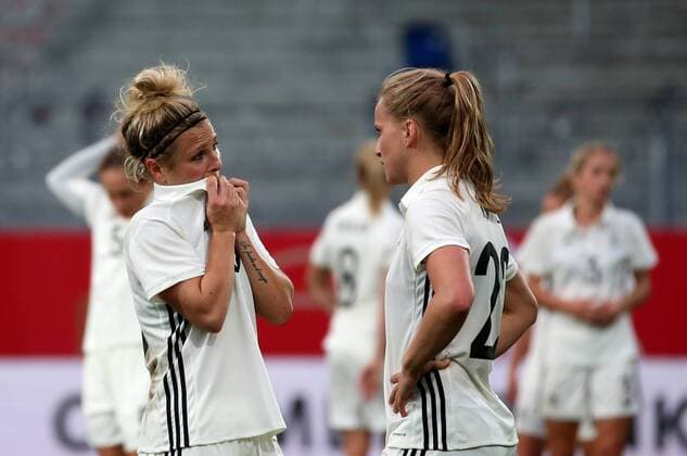 Deutschland, Wiesbaden, Brita-Arena, 20.10.2017, Fussball, Frauen, WM Qualifikation, Deutschland - Island Bild: v. lk. Svenja Huth (Deutschland, 19 und Tabea Kemme (Deutschland, 22) Copyright: HMBxMedia xHeikoxBecker
