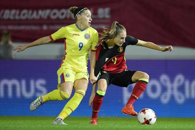 LEUVEN, BELGIUM - OCTOBER 20 : Tessa Wullaert forward of Belgium is fighting for the ball with Laura Rus of Romania during the Women s 2019 World Cup Qualifier Group F match between Belgium and Romania at the Den Dreef Stadium on October 20, 2017 in Leuven, Belgium, 20 10 2017 FOOTBALL : Belgique vs Roumanie - Qualification Coupe du Monde Femine 2019 - 21 10 2017 PhotoNews Panoramic 