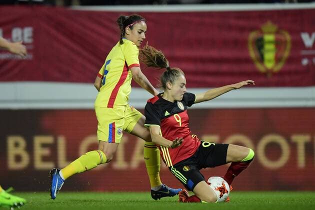 LEUVEN, BELGIUM - OCTOBER 20 : Tessa Wullaert forward of Belgium is challenged by Teodora Meluta of Romania during the Women s 2019 World Cup Qualifier Group F match between Belgium and Romania at the Den Dreef Stadium on October 20, 2017 in Leuven, Belgium, 20 10 2017 FOOTBALL : Belgique vs Roumanie - Qualification Coupe du Monde Femine 2019 - 21 10 2017 PhotoNews Panoramic 