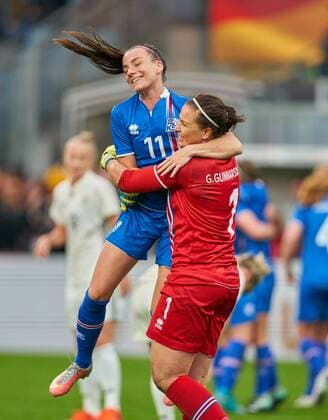 Schlussjubel Hallbera GISLADOTTIR, ISL 11 Gudbjoerg GUNNARSDOTTIR, ISL 1 DEUTSCHLAND - ISLAND 2-3 Fussball Laenderspiel Damen Qualifikation zur Weltmeisterschaft WM 2019 in Frankreich , Wiesbaden, Deutschland 20.10.2017