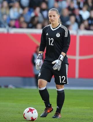 20.10,2017 xcex Wiesbaden, Deutsche Frauen Nationalmannschaft (DFB) Deutschland - Island (WMQ) Laura Benkarth (12, GER) nach ihrem Fehler niedergeschlagen