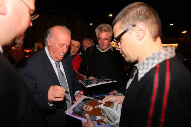 20.10.2017 - Deutsche Akademie für Fussbalkultur - Fussballgala - Verleihung Walter Bensemann Preis 2015 JüRa - Vicente del Bosque (Trainerlegende) gibt Autogramm Autogramme