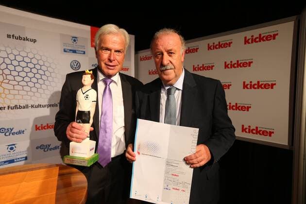 20.10.2017 - Deutsche Akademie für Fussbalkultur - Fussballgala - Verleihung Walter Bensemann Preis 2015 JüRa - Vicente del Bosque (Trainerlegende) , Rainer Holzschuh, kicker-Herausgeber und Juryvorsitzender