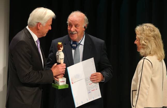20.10.2017 - Deutsche Akademie für Fussbalkultur - Fussballgala - Verleihung Walter Bensemann Preis 2015 JüRa - Vicente del Bosque (Trainerlegende) , Rainer Holzschuh, kicker-Herausgeber und Juryvorsitzender