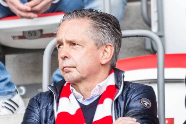 Rolf Rombach (Präsident des FC Rot-Weiß Erfurt) auf der Zuschauertribüne; Porträt, Einzelbild, Fußball, Männer, 3. Liga, Rot-Weiß Erfurt - Hallescher FC,