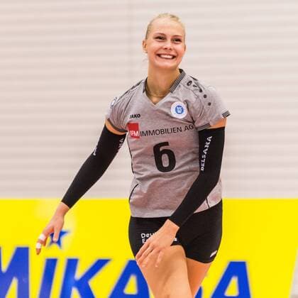 Selma Hetmann (VC Wiesbaden, 6) beim Einlaufen, Volleyball, 1. Bundesliga Frauen, Schwarz-Weiß Erfurt - 1. VC Wiesbaden,