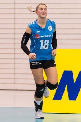 Lisa Stock (VC Wiesbaden, 18, Libero) beim Einlaufen, Volleyball, 1. Bundesliga Frauen, Schwarz-Weiß Erfurt - 1. VC Wiesbaden,