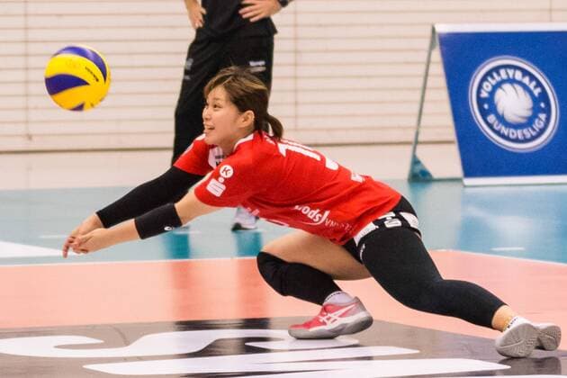 An Saita (Schwarz-Weiß Erfurt, 10, Libero) bei der Ballannahme; Aktion, action, Volleyball, 1. Bundesliga Frauen, Schwarz-Weiß Erfurt - 1. VC Wiesbaden,
