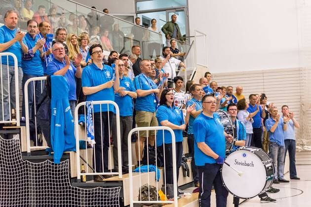 Fans, Publikum, Zuschauer, Stimmung 1. VC Wiesbaden, Volleyball, 1. Bundesliga Frauen, Schwarz-Weiß Erfurt - 1. VC Wiesbaden,