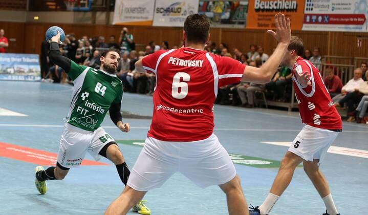 v.li.: Benjamin Herth (DJK Rimpar Wölfe), Leos Petrovsky (Bergischer HC), Max Darj (Bergischer HC), DKB 2. Handball-Bundesliga, DJK Rimpar Wölfe - Bergischer HC,