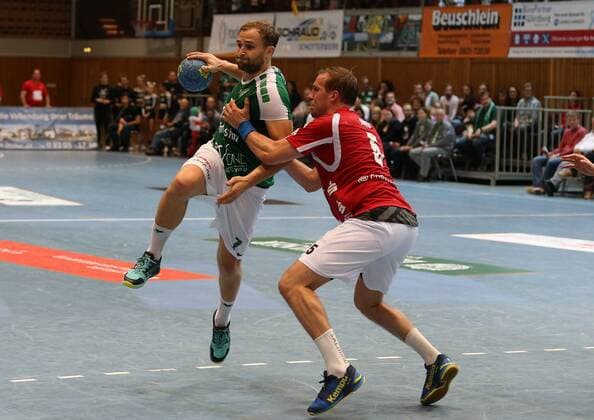 v.li.: Stefan Schmitt (DJK Rimpar Wölfe), Max Darj (Bergischer HC), DKB 2. Handball-Bundesliga, DJK Rimpar Wölfe - Bergischer HC,