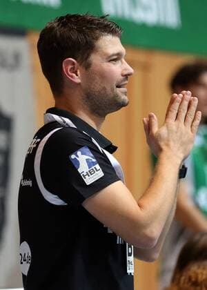 v.li.: Trainer Dr. Matthias Obinger (DJK Rimpar Wölfe) enttäuscht schauend, Enttäuschung, disappointed, DKB 2. Handball-Bundesliga, DJK Rimpar Wölfe - Bergischer HC,