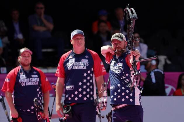 Bogenschießen, WM in Mexiko US team mambers Braden Gellenthien, Kristofer Schaff and Steve Anderson compete against Italy for the gold medal during the World Archery Championships 2017 male compound bow outdoor event in Mexico City, Mexico, 21 October 2017. World Archery Championships in Mexico City !ACHTUNG: NUR REDAKTIONELLE NUTZUNG!  Copyright: xJoséxMéndezx CMX013 20171021-636442214050711111