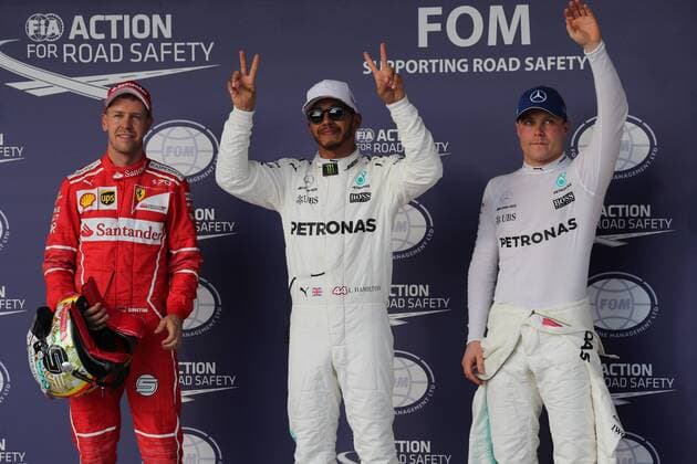 Bilder des Tages - SPORT 21.10.2017 - Qualifying, 2nd place Sebastian Vettel (GER) Scuderia Ferrari SF70H, Lewis Hamilton (GBR) Mercedes AMG F1 W08 pole position and 3rd place Valtteri Bottas (FIN) Mercedes AMG F1 W08 United States Grand Prix, Austin 19 - 22 October 2017 21.10.2017 - Qualifying, 2nd place Sebastian Vettel (GER) Scuderia Ferrari SF70H, Lewis Hamilton (GBR) Mercedes AMG F1 W08 pole position and 3rd place Valtteri Bottas (FIN) Mercedes AMG F1 W08 