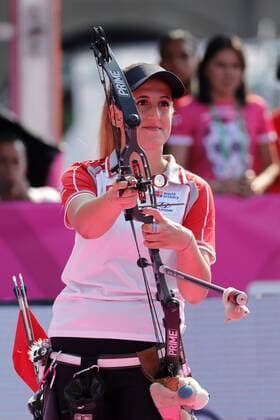 Bogenschießen, WM in Mexiko Turkish Yesim Bostan competes before South Korean Song Yun Soo for the gold medal during the women s composite bow competition of the 2017 World Archery Championships, in Mexico City, Mexico, 21 October 2017. 2017 World Archery Championships in Mexico City !ACHTUNG: NUR REDAKTIONELLE NUTZUNG!  Copyright: xJosexMendezx MEX01 20171022-636442404432557716