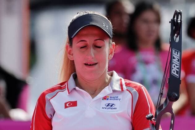 Bogenschießen, WM in Mexiko Turkish Yesim Bostan competes before South Korean Song Yun Soo for the gold medal during the women s composite bow competition of the 2017 World Archery Championships, in Mexico City, Mexico, 21 October 2017. 2017 World Archery Championships in Mexico City !ACHTUNG: NUR REDAKTIONELLE NUTZUNG!  Copyright: xJosexMendezx MEX01 20171022-636442404449873716