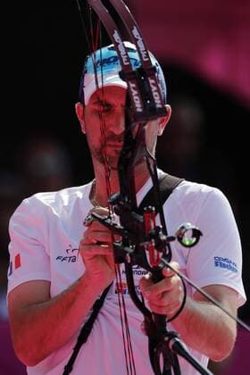 Bogenschießen, WM in Mexiko French Pierre-Julien Deloche competes before US Braden Gellenthien for the bronze medal during the men s composite bow competition of the 2017 World Archery Championships, in Mexico City, Mexico, 21 October 2017. 2017 World Archery Championships in Mexico City !ACHTUNG: NUR REDAKTIONELLE NUTZUNG!  Copyright: xJosexMendezx MEX01 20171022-636442406012837716
