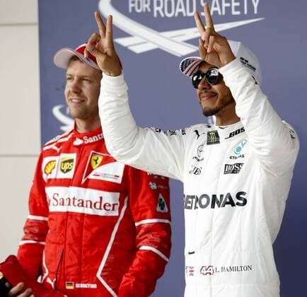 Motorsports: FIA Formula One World Championship WM Weltmeisterschaft 2017, Grand Prix of United States, 5 Sebastian Vettel (GER, Scuderia Ferrari), 44 Lewis Hamilton (GBR, Mercedes AMG Petronas F1 Team), Austin United States of America