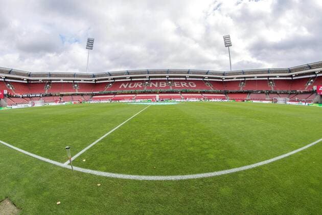 Fisheye Weitwinkel-Motiv vom Max-Morlock-Stadion 90 Minuten vor Anpfiff. 1. FC Nürnberg vs. SG Dynamo Dresden, 11. Spieltag, 2. Bundesli