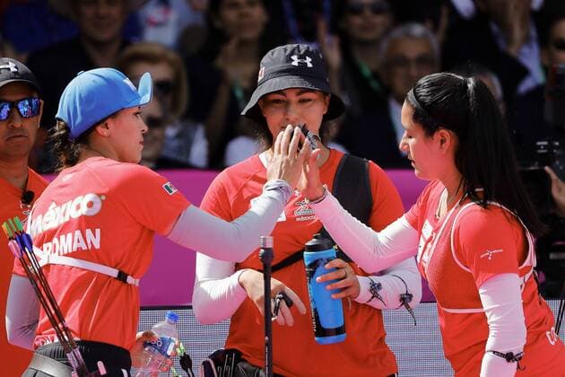 Bogenschießen, WM in Mexiko Mexico s team members Aida Roman, Alejandra Valencia and Mariana Avitia compete for the gold medal against South Korea during the World Archery Championships 2017 women s recurve bow outdoor event in Mexico City, Mexico, 22 October 2017. World Archery Champioships 2017 in Mexico City !ACHTUNG: NUR REDAKTIONELLE NUTZUNG!  Copyright: xJoséxMéndezx CMX008 20171022-636443039830731268