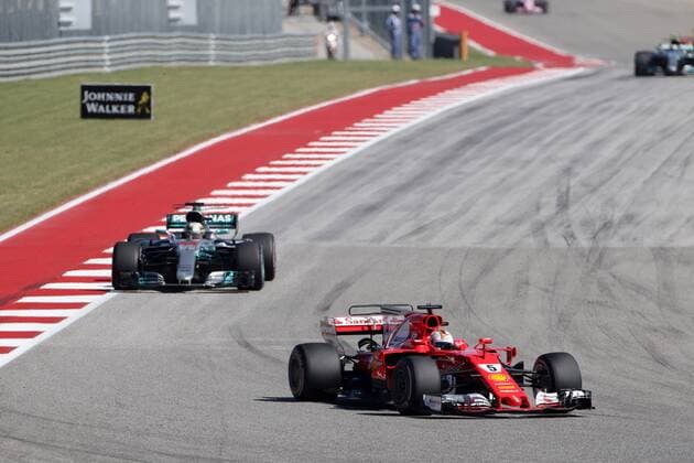 22.10.2017 - Race, Sebastian Vettel (GER) Scuderia Ferrari SF70H leads Lewis Hamilton (GBR) Mercedes AMG F1 W08 United States Grand Prix, Austin 19 - 22 October 2017 22.10.2017 - Race, Sebastian Vettel (GER) Scuderia Ferrari SF70H leads Lewis Hamilton (GBR) Mercedes AMG F1 W08 