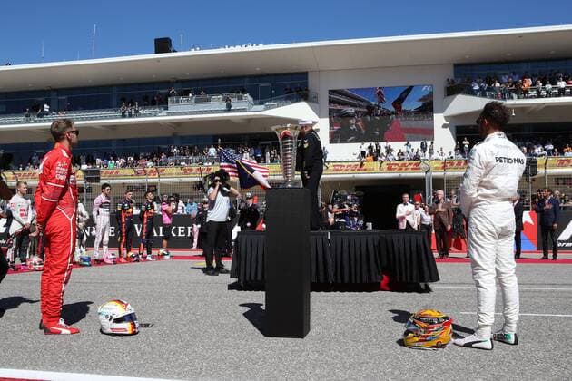22.10.2017 - Race, Sebastian Vettel (GER) Scuderia Ferrari SF70H and Lewis Hamilton (GBR) Mercedes AMG F1 W08 United States Grand Prix, Austin 19 - 22 October 2017 22.10.2017 - Race, Sebastian Vettel (GER) Scuderia Ferrari SF70H and Lewis Hamilton (GBR) Mercedes AMG F1 W08 