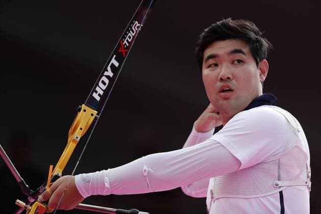 Bogenschießen, WM in Mexiko South Korea s Im Dong Hyun competes for the gold medal against China Taipei s Wei Chun-Heng during the World Archery Championships 2017 individual men s recurve bow outdoor event in Mexico City, Mexico, 22 October 2017. World Archery Champioships 2017 in Mexico City !ACHTUNG: NUR REDAKTIONELLE NUTZUNG!  Copyright: xJoséxMéndezx CMX055 20171023-636443207339148816