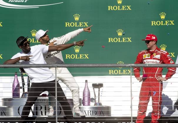 Themen der Woche - SPORT Bilder des Tages - SPORT Motorsports: FIA Formula One World Championship WM Weltmeisterschaft 2017, Grand Prix of United States, Usain Bolt, 44 Lewis Hamilton (GBR, Mercedes AMG Petronas F1 Team), 7 Kimi Raikkonen (FIN, Scuderia Ferrari), Austin United States of America