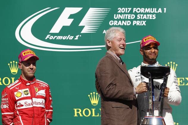 Motorsports: FIA Formula One World Championship WM Weltmeisterschaft 2017, Grand Prix of United States, 5 Sebastian Vettel (GER, Scuderia Ferrari), Bill Clinton (Former President of the USA), 44 Lewis Hamilton (GBR, Mercedes AMG Petronas F1 Team), Austin United States of America