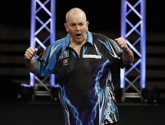 Düsseldorf, Deutschland, World Series of Darts, German Masters am 21. 10. 2017 in der Castello - Arena in Düsseldorf Halbfinale Phil TAYLOR (The Power ) (ENG ) freut sich über seinen Sieg im Halbfinale