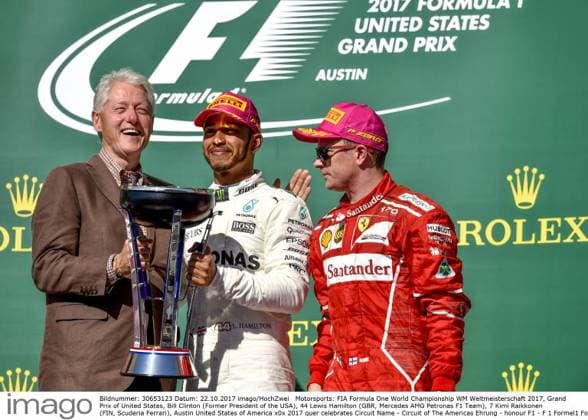 Motorsports: FIA Formula One World Championship WM Weltmeisterschaft 2017, Grand Prix of United States, Bill Clinton (Former President of the USA), 44 Lewis Hamilton (GBR, Mercedes AMG Petronas F1 Team), 7 Kimi Raikkonen (FIN, Scuderia Ferrari), Austin United States of America